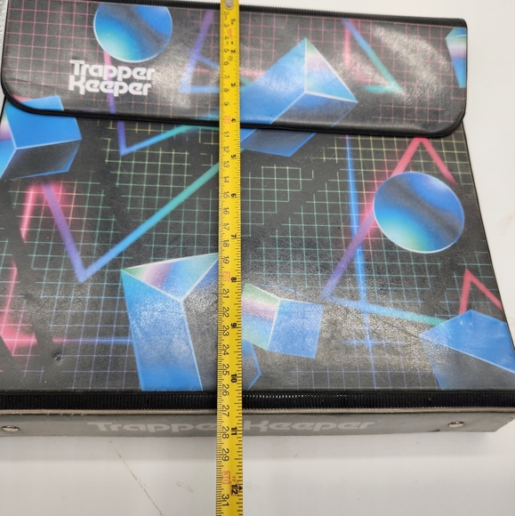 Preowned Geometric Design Retro Looking Trapper Keeper 2" 3- Ring Binder - Picture 13 of 16